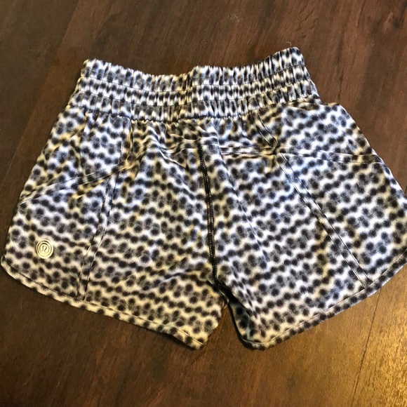 SOLD❌NWT Lululemon Tracker Short V SE SeaWheeze 4 - Picture 2 of 5